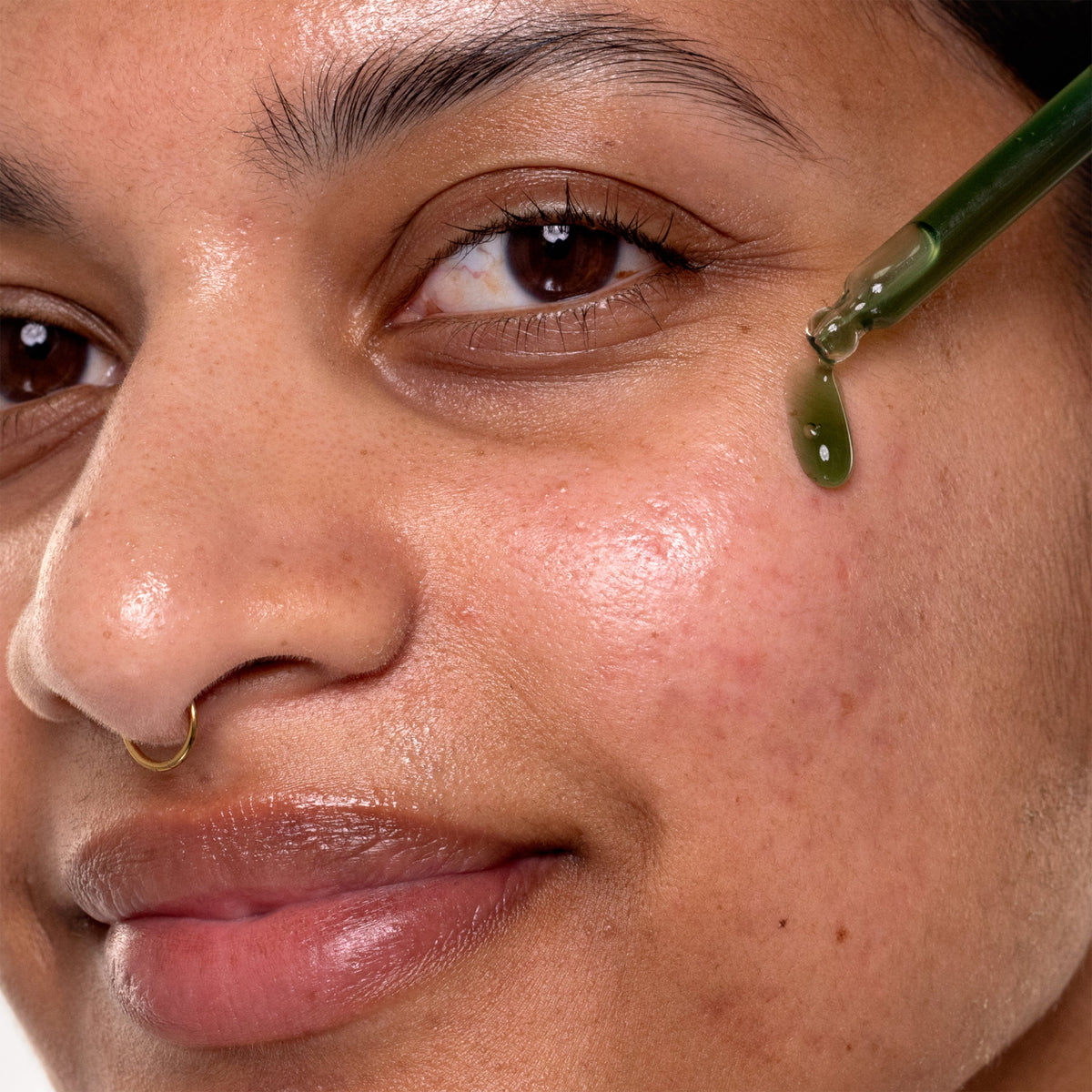Routine Ready Chlorophyll Discoloration Serum for daily home and personal routines with facial skin and sun care